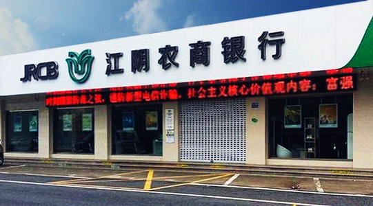 ����r����